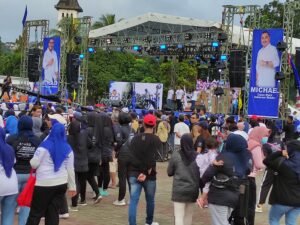 Diguyur Hujan, Ribuan Warga Tetap Berjoget Ramaikan Deklarasi 2M