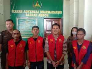 Masuk Mobil Tahanan, Patrick: Tuhan Berkati Hendrik Lewerissa