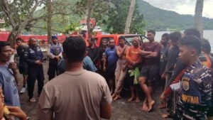 Kapal Nelayan di Pulau Banda Tenggelam Dihantam Ombak, 11 ABK Selamat