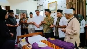 Gubernur dan Wagub Melayat ke Rumah Duka Imam Besar Masjid Raya Al-Fatah