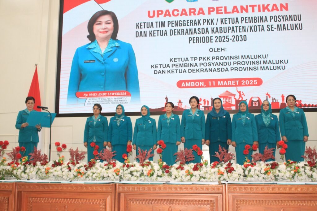 Istri Gubernur Lantik Ketua TP PKK, Pembina Posyandu dan Dekranasda se-Maluku