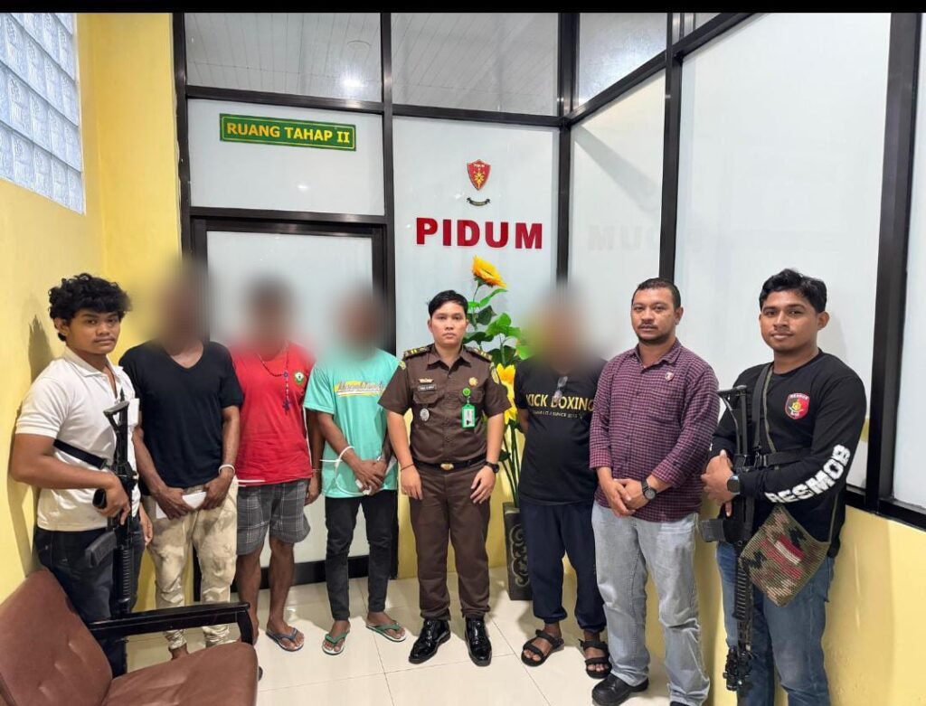 Polres Malra Serahkan 4 Tersangka Pemilik Sajam ke Jaksa