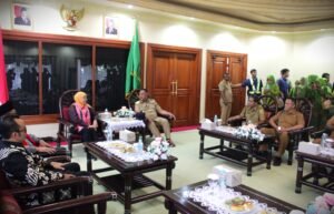 Tiba di Maluku, Gubernur Jatim Bawa Rombongan Sukseskan Misi Dagang