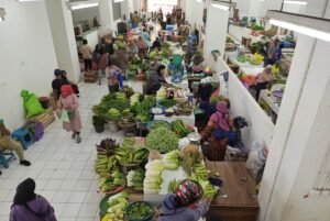 Pasar Tertata, Pembeli Lenyap: Suara Pedagang dari Dalam Gedung