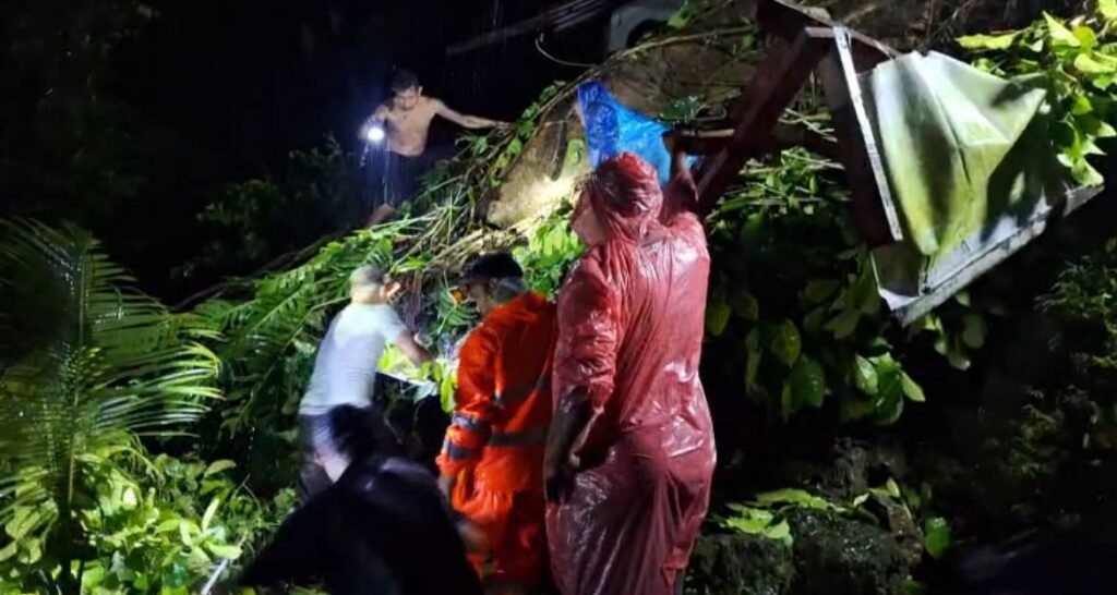 1 Warga Tewas Tertimpa Pohon Tumbang, Pasien RS Otto Kuyk Dievakuasi