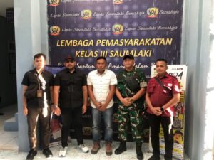 Kejari Lumajang Jemput Tersangka Korupsi BRI di Lapas Saumlaki