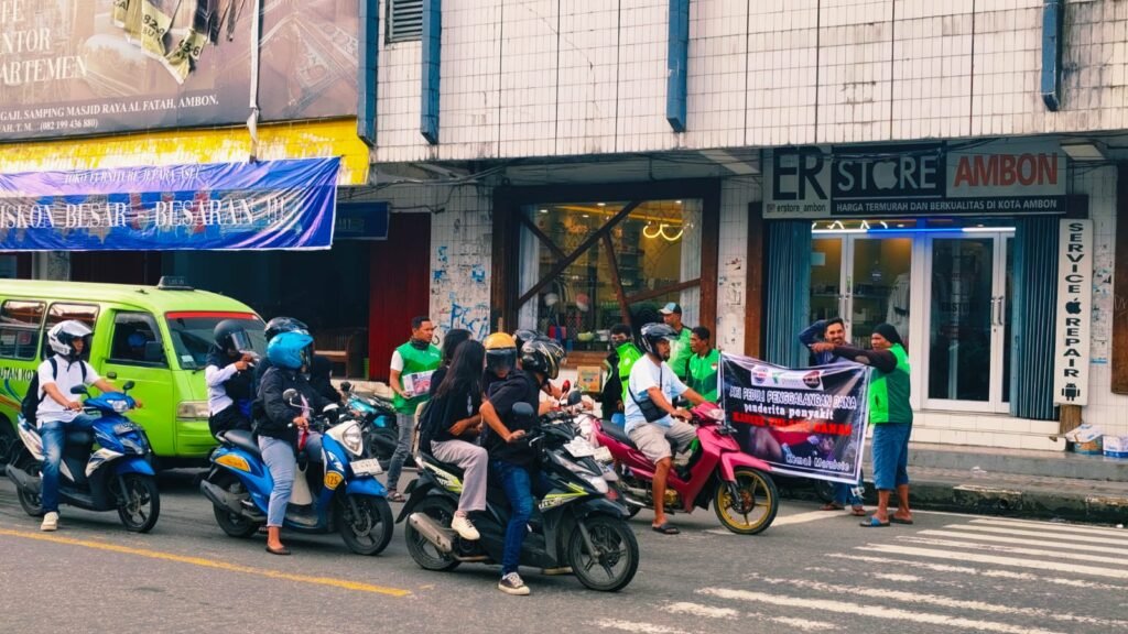 Ojol Ambon Galang Dana Bantu Penderita Kanker Tulang Ganas