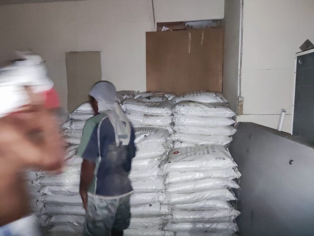 Polisi Amankan 250 Karung Berisi B3