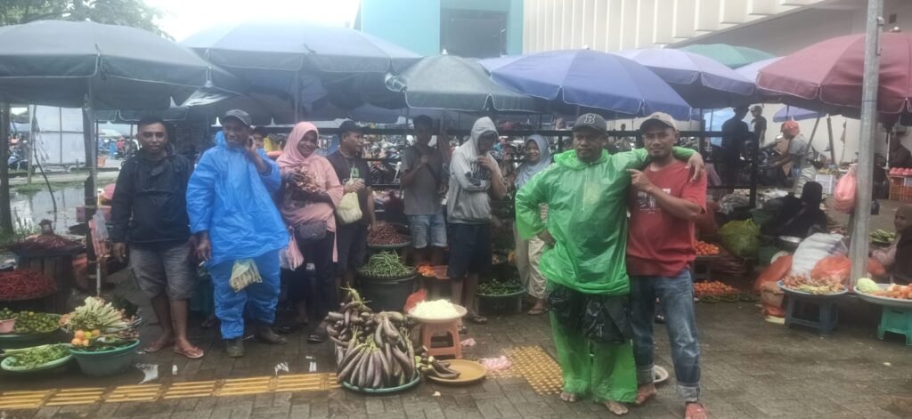Pedagang Mardika Puji Pemprov dan Pemkot Tangani Sampah