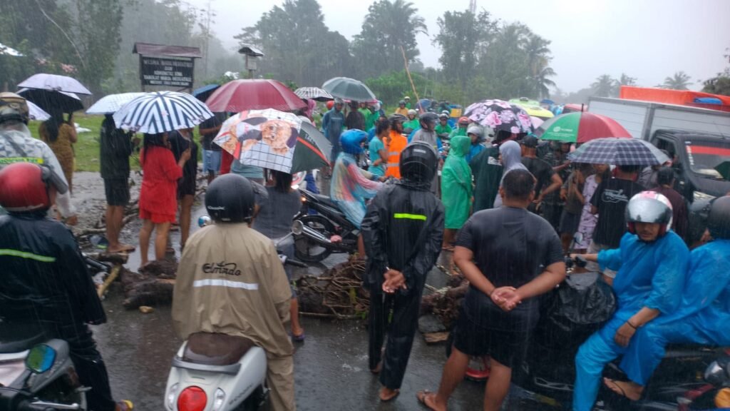 Protes Pemprov Maluku, Warga Waiyari Palang Jalan