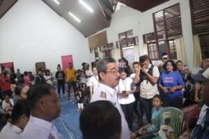 Gubernur Janji Renovasi Rumah Warga Hunut