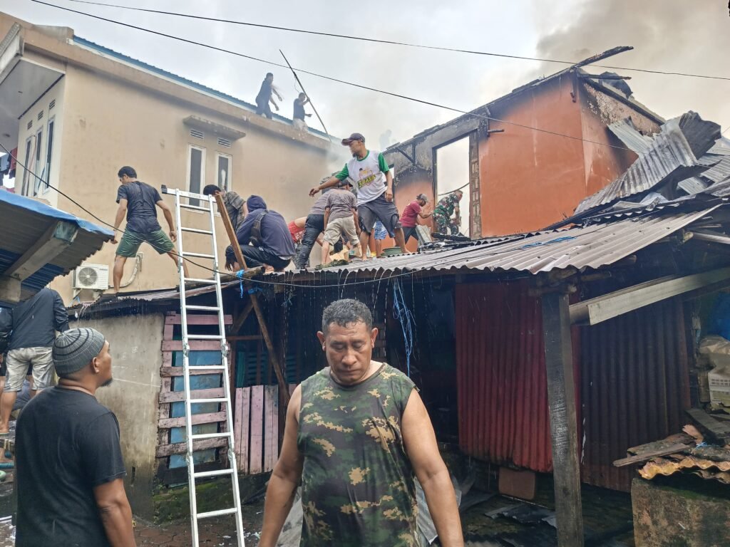 9 Rumah Warga Batumerah Ludes Terbakar