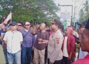 Polres SBT Dikepung, Massa Desak Pecat Oknum Brimob Penganiaya Warga