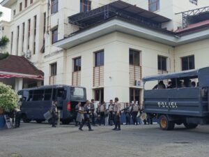 Ratusan Aparat Gabungan Dikerahkan Amankan Gedung DPRD Maluku