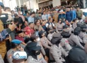 Demo di DPRD Maluku: Massa Minta Polisi dan Dewan Duduk Bersama