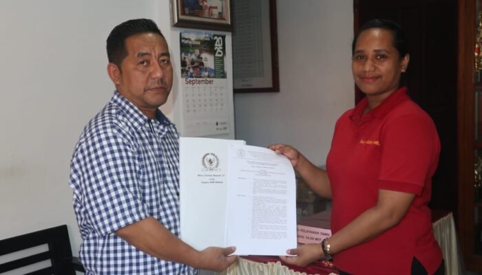 Berbakti ke Almamater, Mercy Barends Salurkan Beasiswa PIP ke 276 Siswa SMA Negeri 1 Ambon