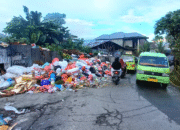 Warga Keluhkan Bau Busuk Sampah di Tanjakan 2000