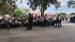 Personel TNI-Polri Dikerahkan Amankan Demo di DPRD Maluku