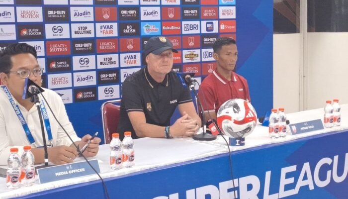 Persis Solo Tumbang di Kandang, Pelatih Peter De Ron: Terlalu Banyak Kesalahan Fatal