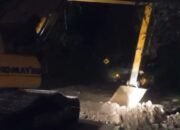 Gerak Cepat Satker II PJN Bersihkan Meterial Longsor di Ruas Jalan Saleman-Besi